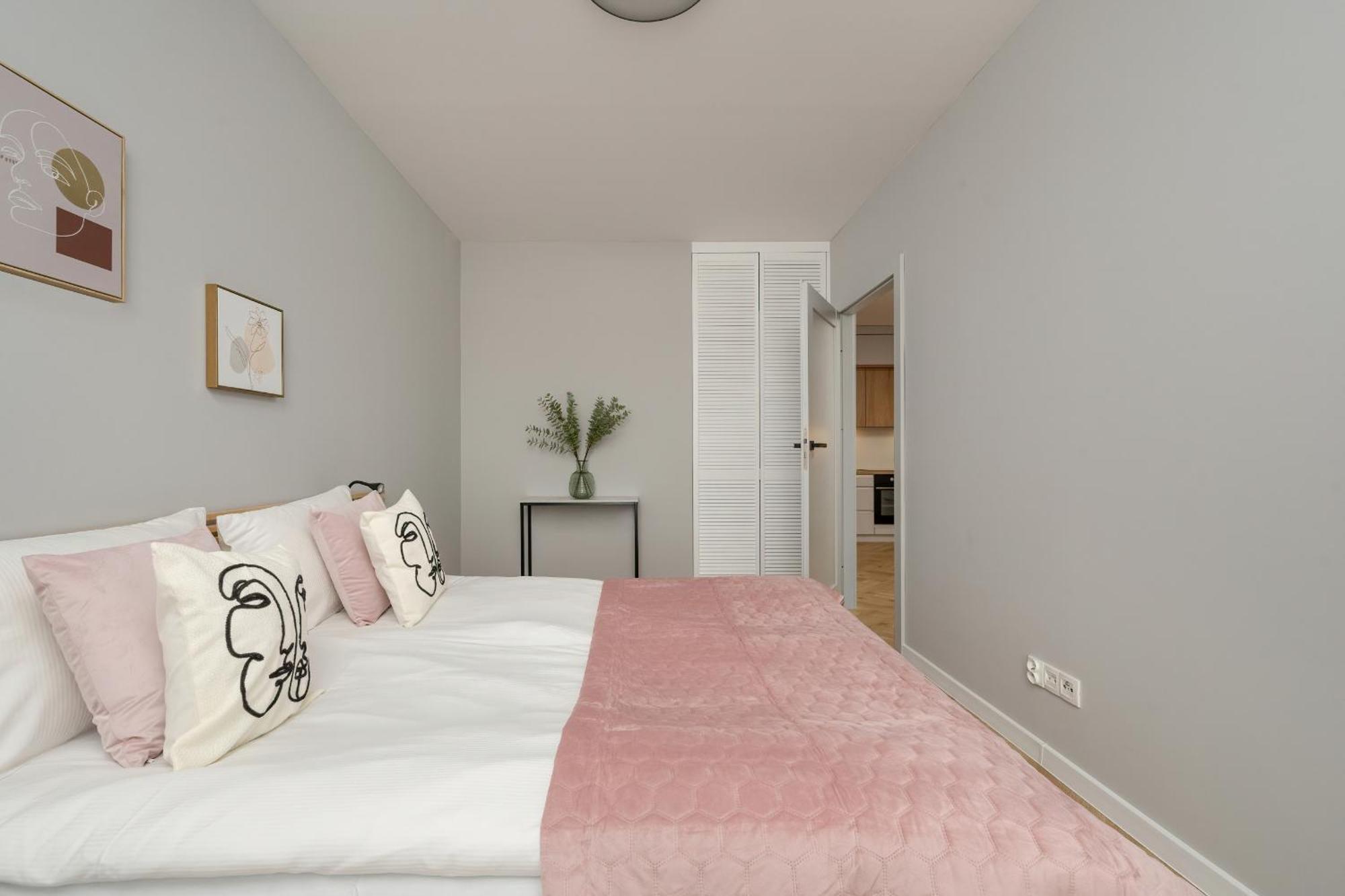Michalczyka Stylish Apartment With Parking In The City Center Of Wroclaw By Noclegi Renters Ngoại thất bức ảnh